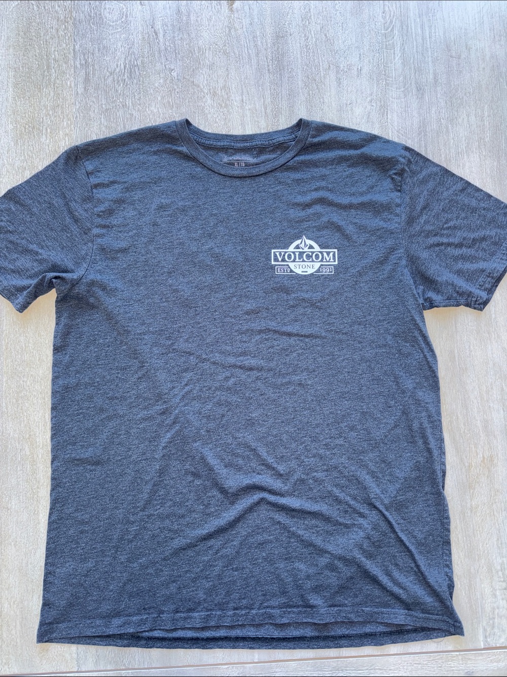 Volcom graphic tee XL